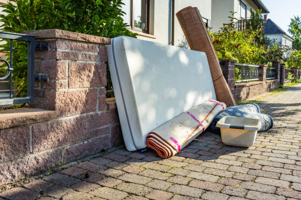 Best Yard Cleanup Services  in Okauchee Lake, WI